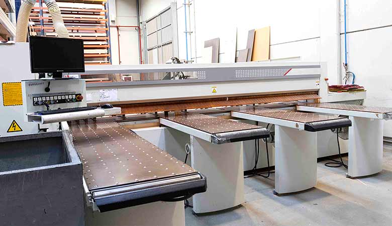 Vista instalaciones maquinaria de corte madera frontal